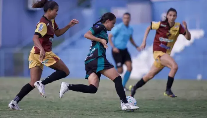Pantanal durante empatre sem gols da partida em Aparecida de Goiânia (Foto: Letícia Foschieira)