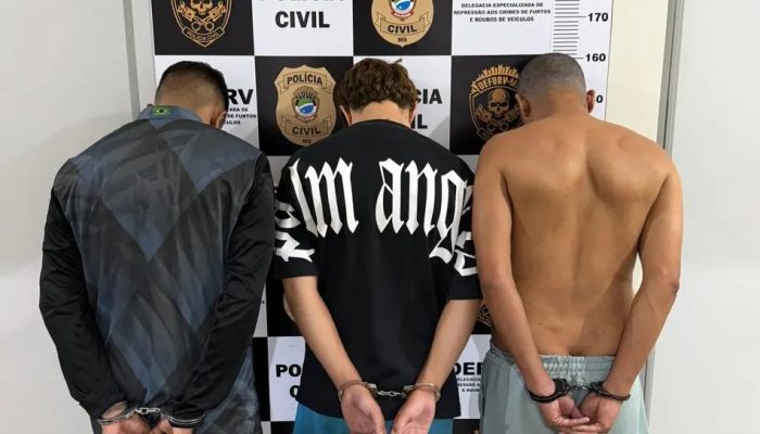 Foram detidos Diogo da Silva Durizzi, de 19 anos; Pedro Henrique Mansilla Guimarães, de 21 anos; e Wellington de Almeida dos Santos, de 36 anos. Foto: Reprodução