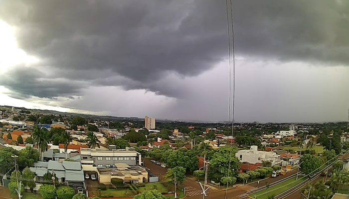 Maracaju entra em estado de atenção para chuvas intensas e trovoadas, com os termômetros não passando dos 26°C. Foto: Reprodução/Clima ao Vivo