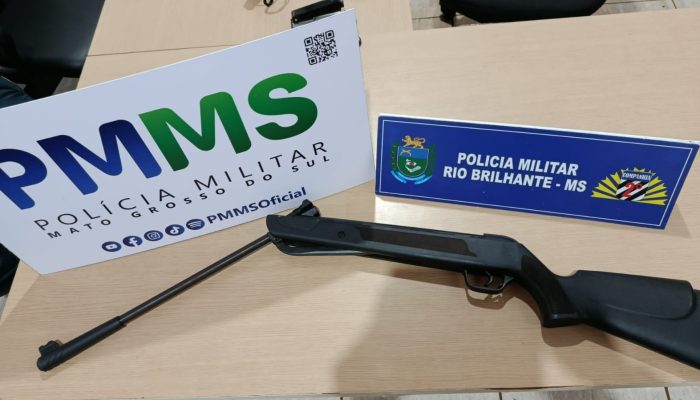 Os policiais militares localizaram uma arma de pressão, que foi apreendida e encaminhada à Delegacia de Polícia Civil. Foto: Divulgação/15º BPM-MS