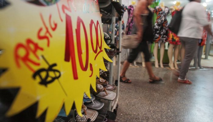 A inflação pode ser maior, mesmo com o dólar ficando mais barato em relação ao real/© Joédson Alves/Agência Brasil